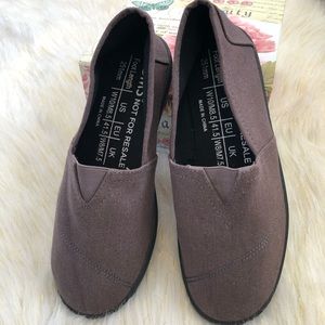 ❗️LAST CHANCE ❗️NWOT Dark Brown TOMS Loafers!